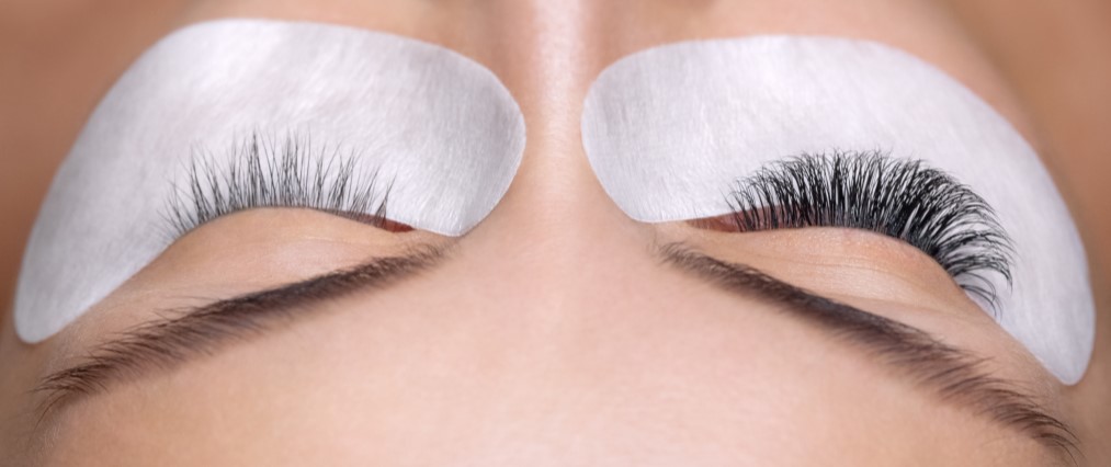 the value of eyelash extensions featured image