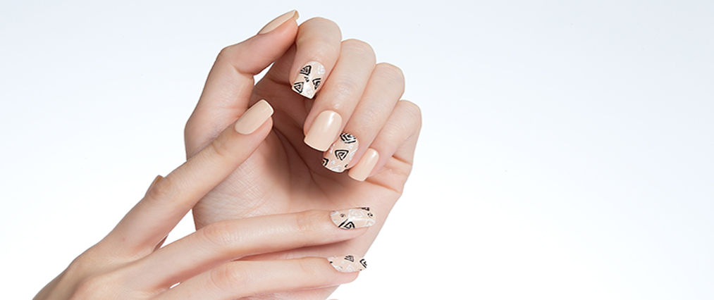 manicure hand modeling