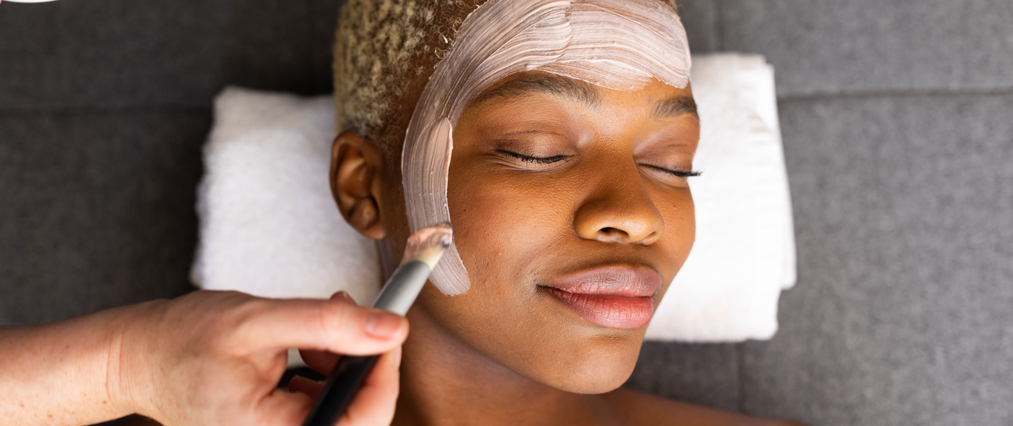 esthetician giving facial