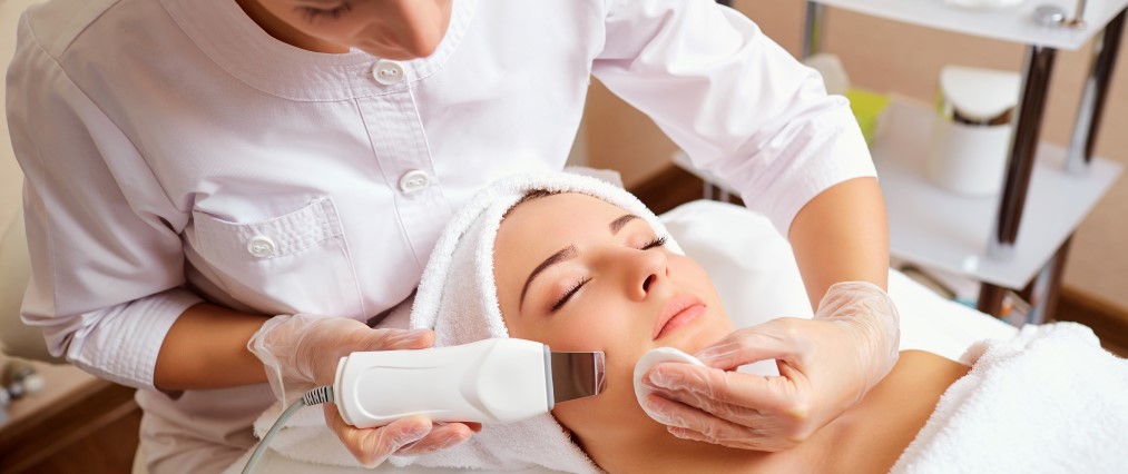 esthetician in the beauty industry