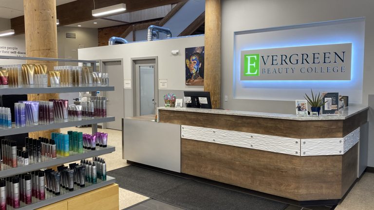 10 Questions to Ask Before Enrolling in an Esthetician School