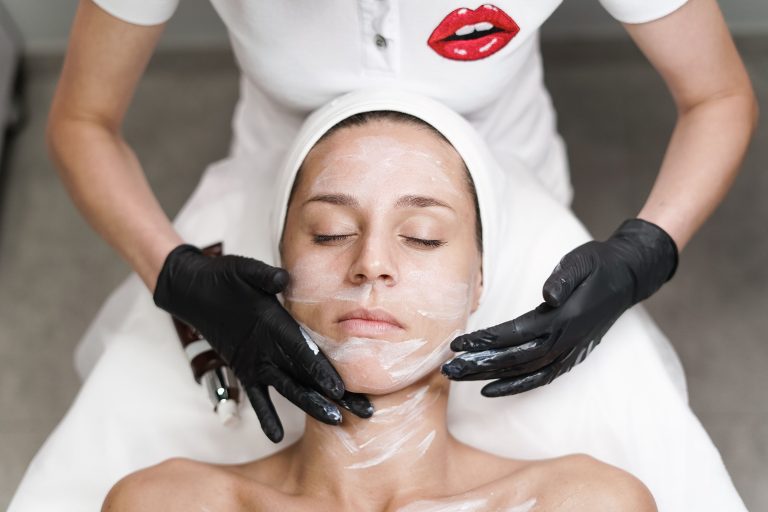 The Benefits of Being an Esthetician